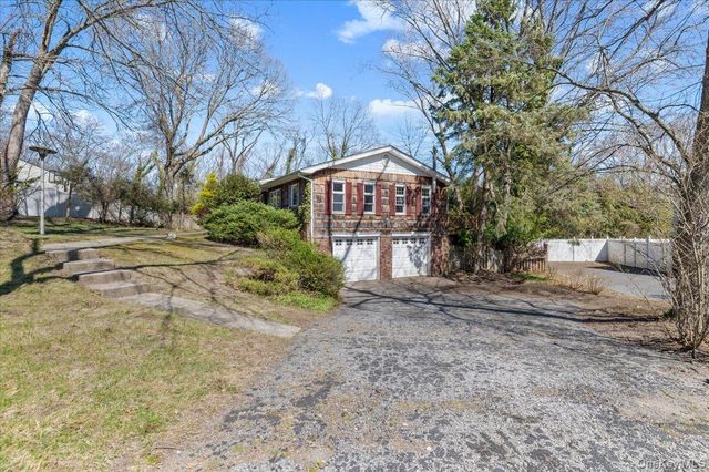 20 Veronica Court, Smithtown, NY 11787