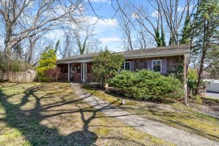 20 Veronica Court, Smithtown, NY 11787