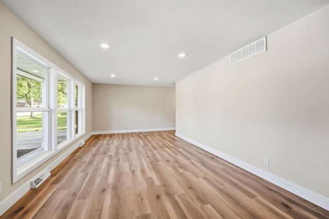 1104 FALCON DR, Columbia, MO 65201