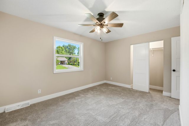 1104 FALCON DR, Columbia, MO 65201