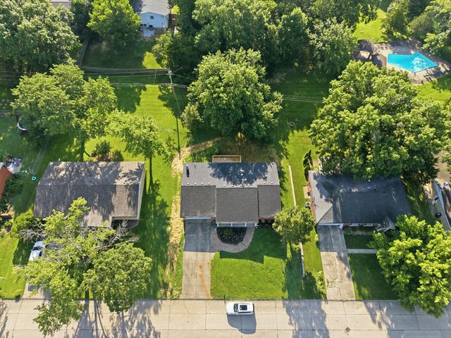 1104 FALCON DR, Columbia, MO 65201