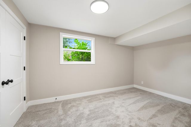 1104 FALCON DR, Columbia, MO 65201