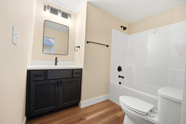 1104 FALCON DR, Columbia, MO 65201