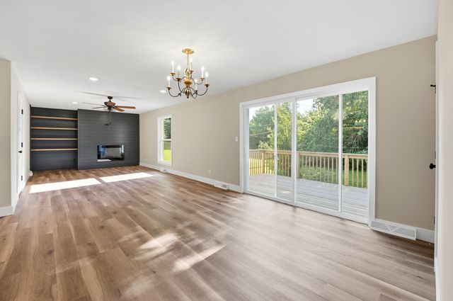 1104 FALCON DR, Columbia, MO 65201