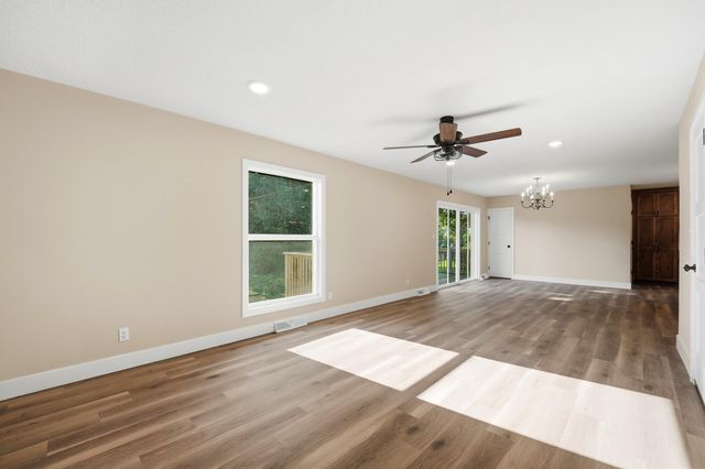 1104 FALCON DR, Columbia, MO 65201