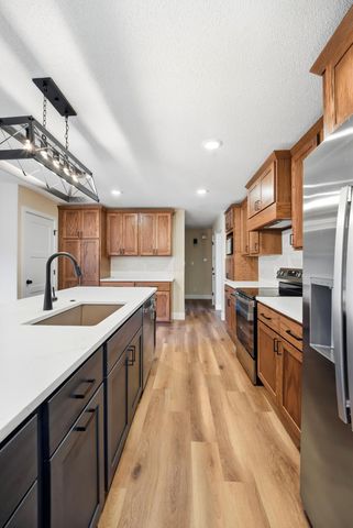 1104 FALCON DR, Columbia, MO 65201