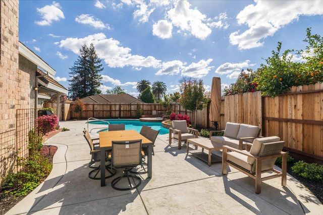 1201 Havenhill Ct, Roseville, CA 95661