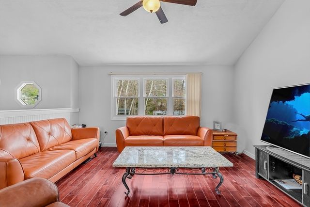22 Osceola Ln, Billerica, MA 01821