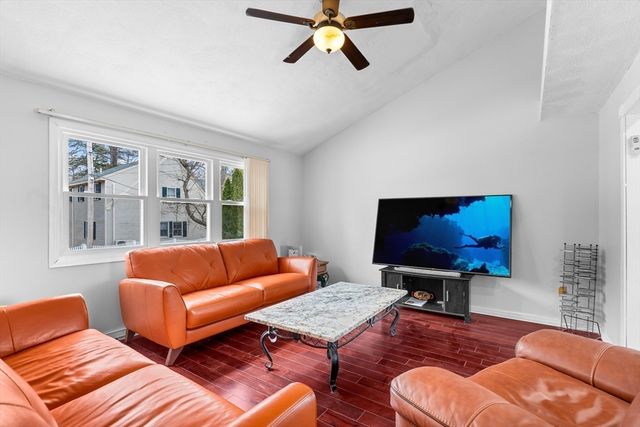 22 Osceola Ln, Billerica, MA 01821