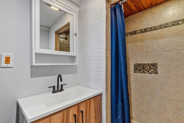 22 Osceola Ln, Billerica, MA 01821