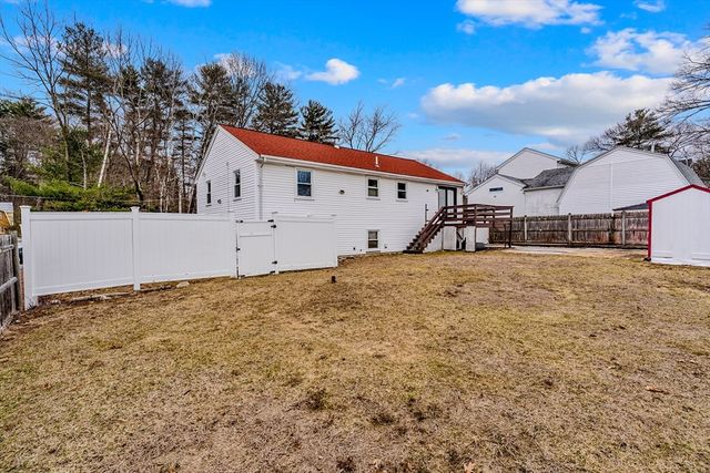 22 Osceola Ln, Billerica, MA 01821