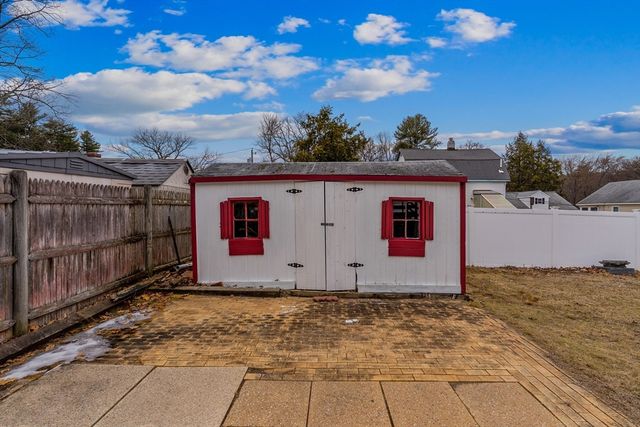 22 Osceola Ln, Billerica, MA 01821