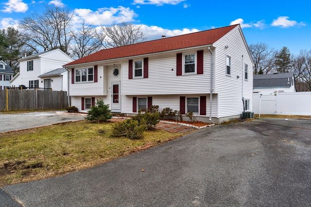 22 Osceola Ln, Billerica, MA 01821