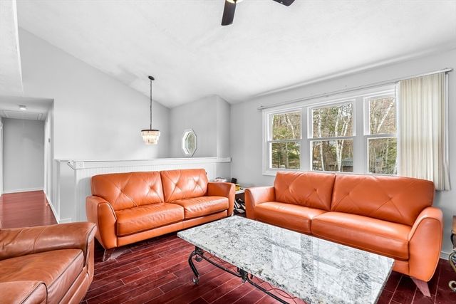 22 Osceola Ln, Billerica, MA 01821