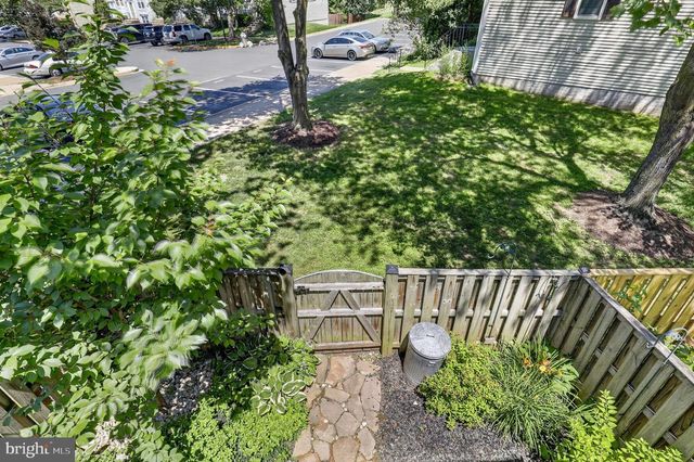 870 BAYRIDGE DR, Gaithersburg, MD 20878