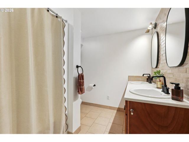 7225 Sw 13TH Ave, Portland, OR 97219