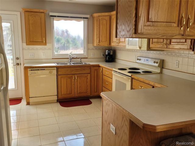 6095 Steeplechase Drive, Grand Blanc, MI 48439