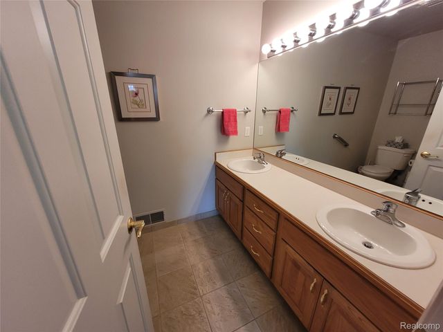 6095 Steeplechase Drive, Grand Blanc, MI 48439