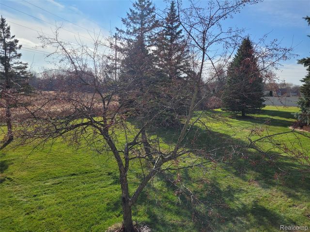 6095 Steeplechase Drive, Grand Blanc, MI 48439