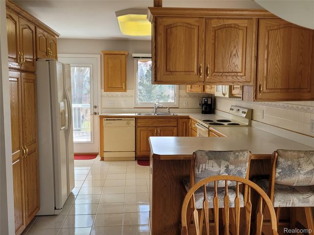 6095 Steeplechase Drive, Grand Blanc, MI 48439