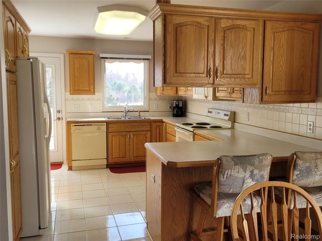 6095 Steeplechase Drive, Grand Blanc, MI 48439