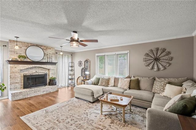 2108 SW Brookshire Drive, Blue Springs, MO 64015