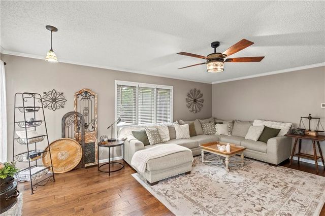 2108 SW Brookshire Drive, Blue Springs, MO 64015