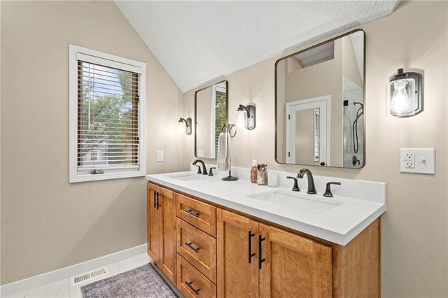 2108 SW Brookshire Drive, Blue Springs, MO 64015