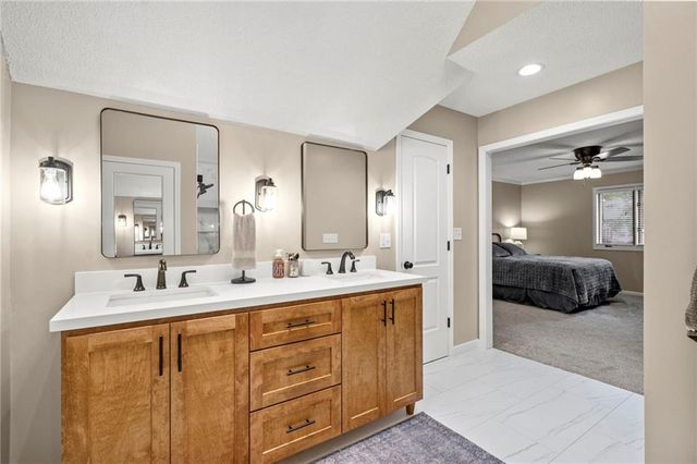 2108 SW Brookshire Drive, Blue Springs, MO 64015