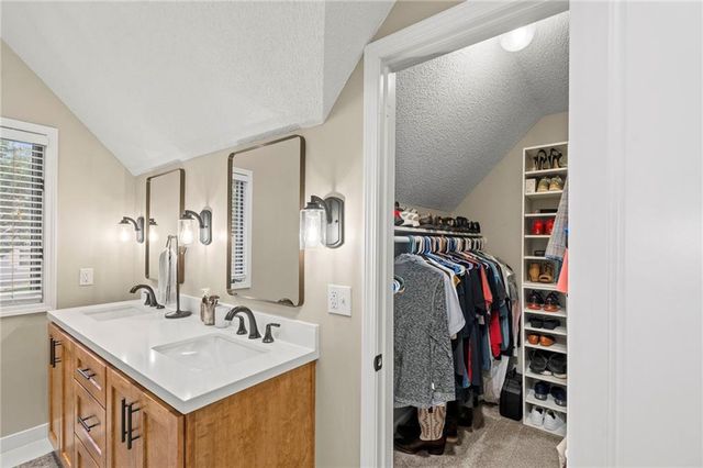 2108 SW Brookshire Drive, Blue Springs, MO 64015