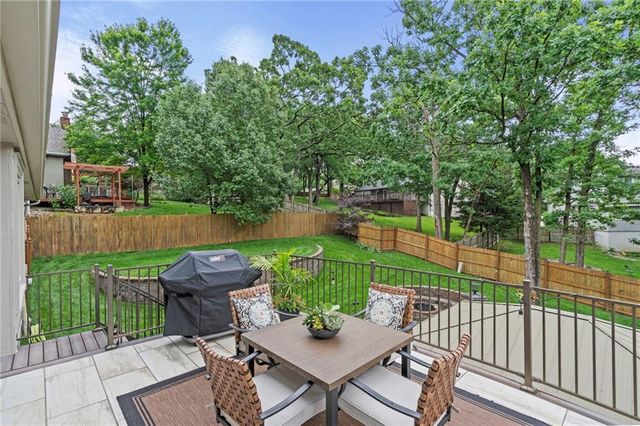 2108 SW Brookshire Drive, Blue Springs, MO 64015