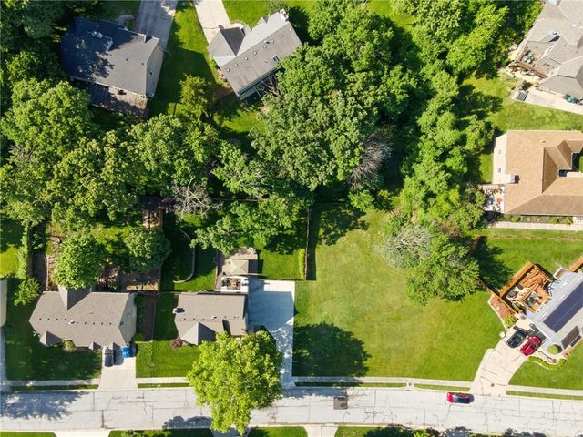 2108 SW Brookshire Drive, Blue Springs, MO 64015