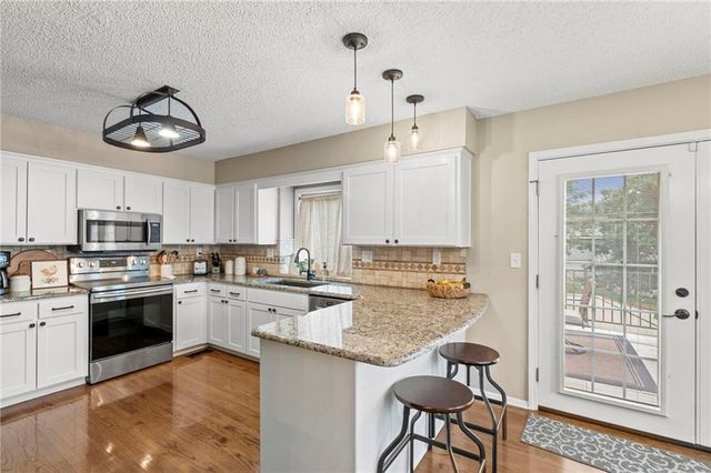 2108 SW Brookshire Drive, Blue Springs, MO 64015