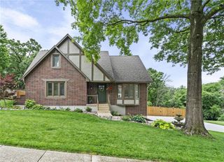 2108 SW Brookshire Drive, Blue Springs, MO 64015