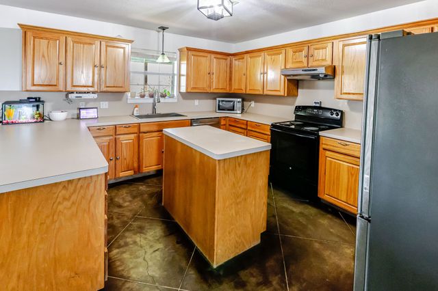 1727 Lcr 124, Mount Calm, TX 76673