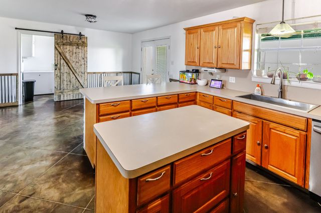 1727 Lcr 124, Mount Calm, TX 76673