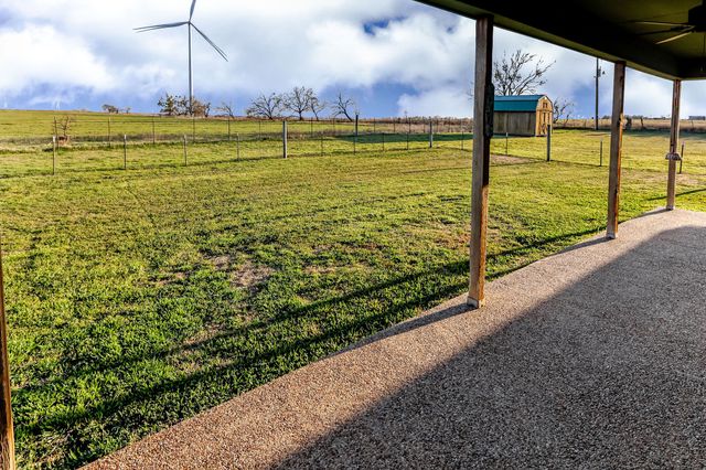 1727 Lcr 124, Mount Calm, TX 76673