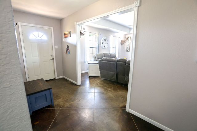 1727 Lcr 124, Mount Calm, TX 76673