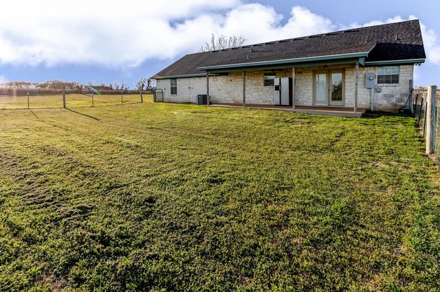 1727 Lcr 124, Mount Calm, TX 76673