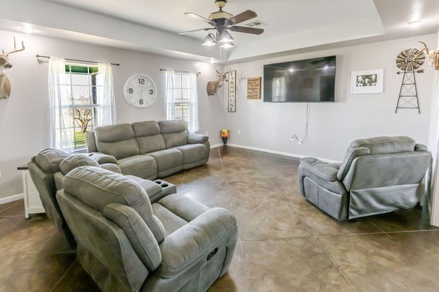 1727 Lcr 124, Mount Calm, TX 76673