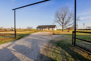 1727 Lcr 124, Mount Calm, TX 76673