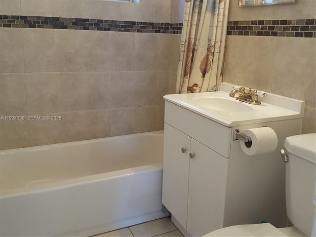 1870 NE 179th St, North Miami Beach, FL 33162