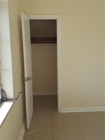 1870 NE 179th St, North Miami Beach, FL 33162