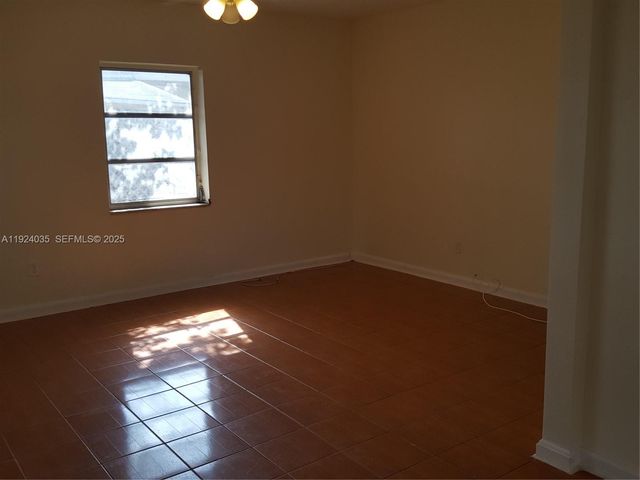 1870 NE 179th St, North Miami Beach, FL 33162