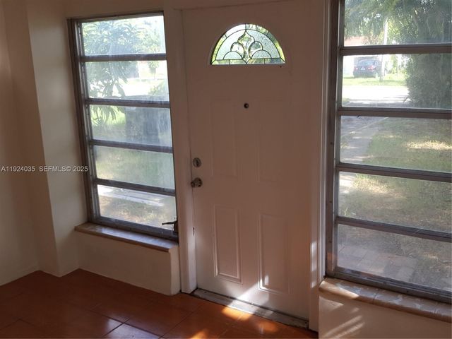 1870 NE 179th St, North Miami Beach, FL 33162