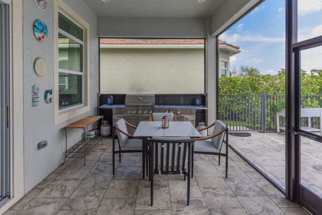8653 SW Carrara Way, Port St. Lucie, FL 34987