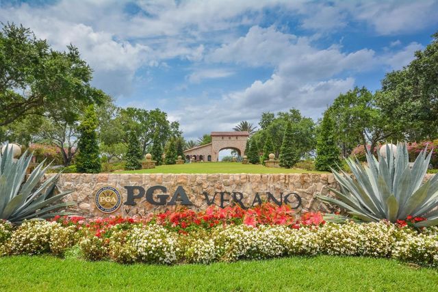 8653 SW Carrara Way, Port St. Lucie, FL 34987