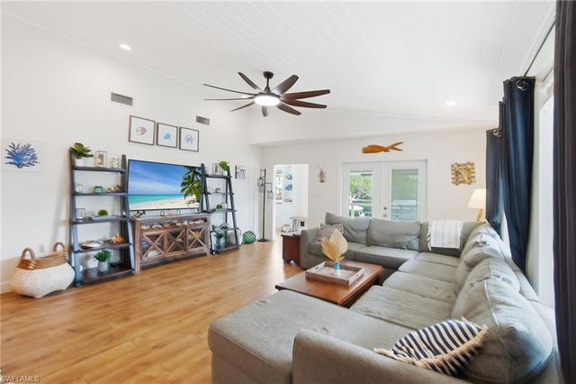 1286 Venetian WAY, Naples, FL 34110