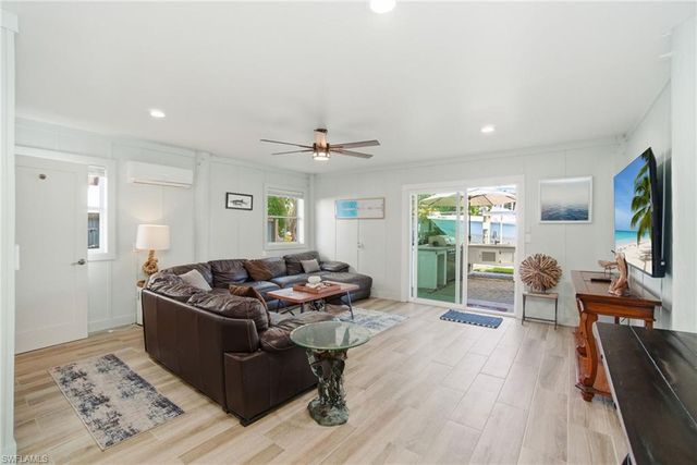 1286 Venetian WAY, Naples, FL 34110