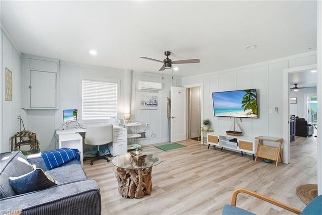 1286 Venetian WAY, Naples, FL 34110